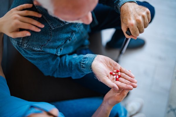 5 Signs Your Parent Can No Longer Live Alone Safely
